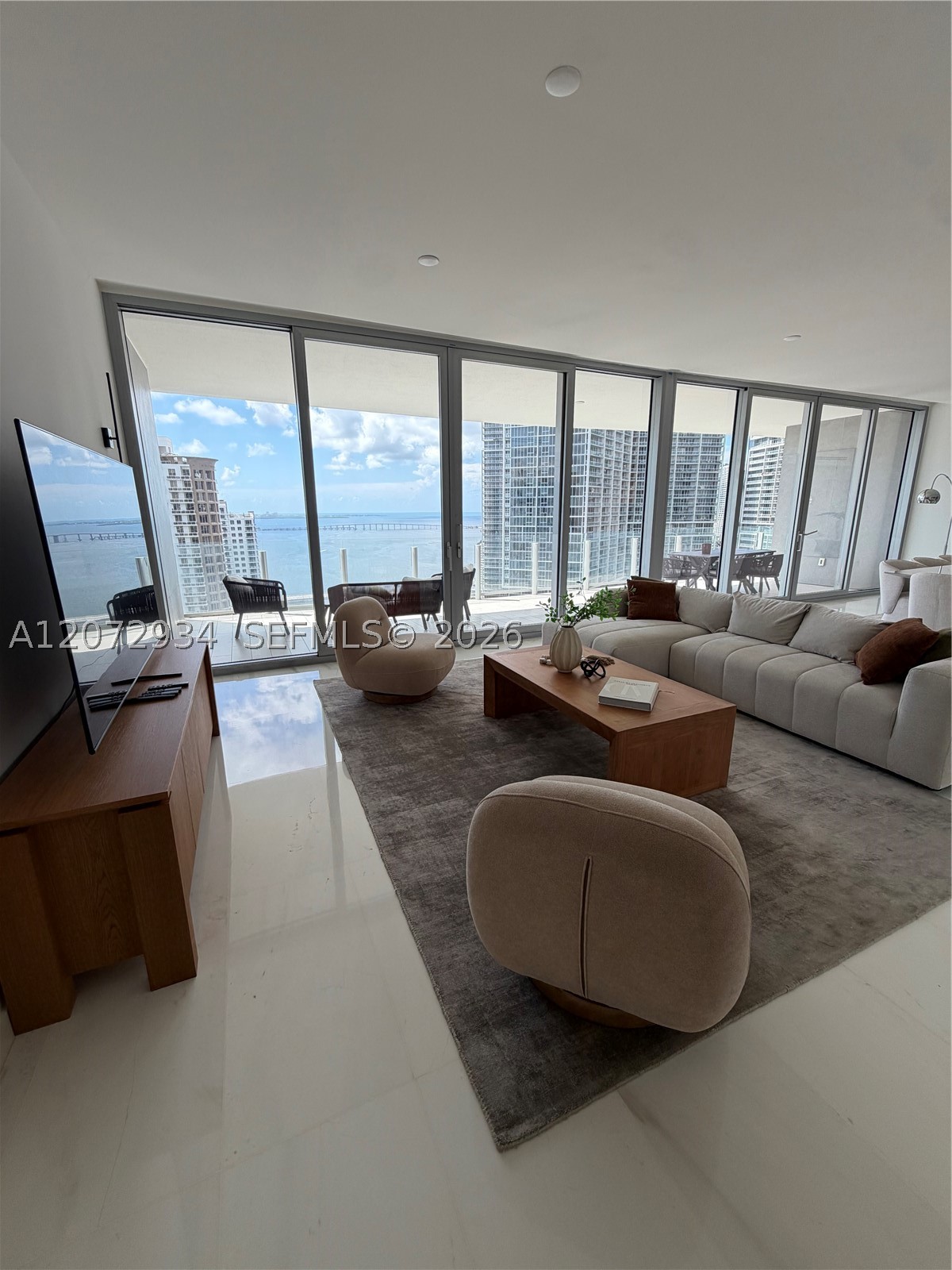 300 Biscayne Boulevard Way #2902E, Miami FL 33131
