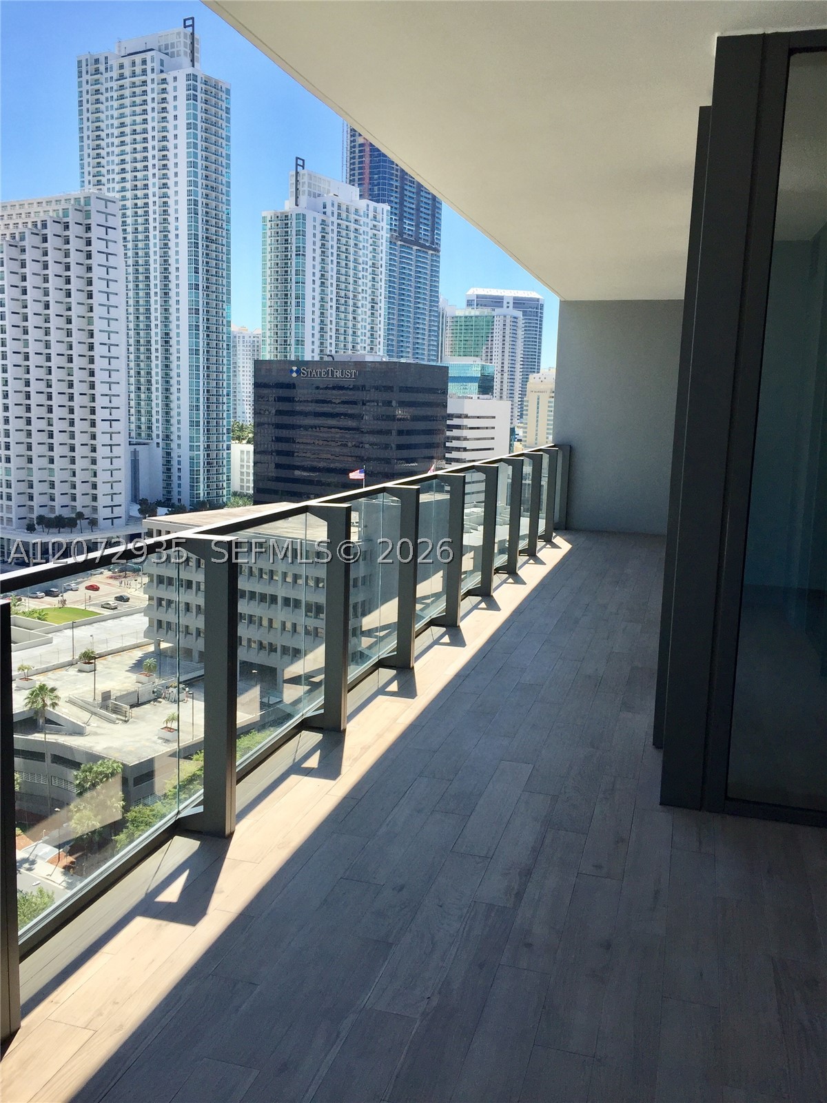 68 SE 6th St #1207, Miami FL 33131