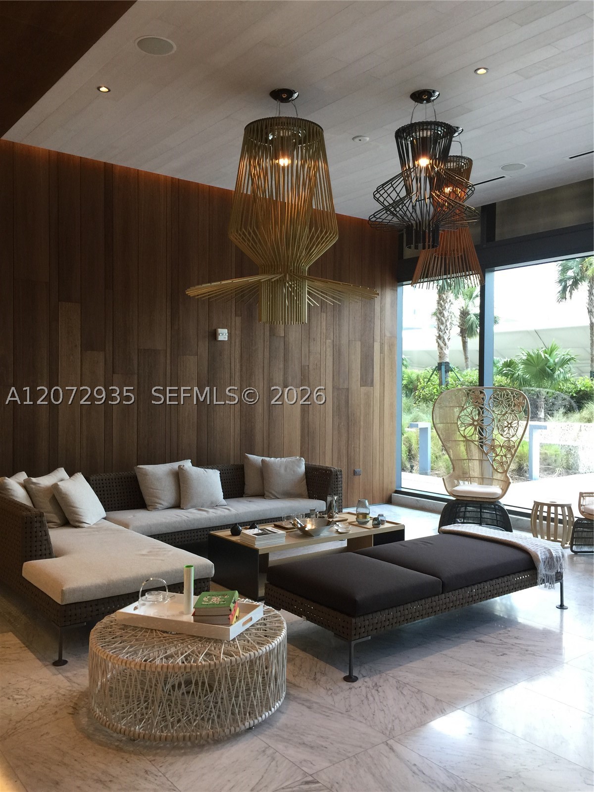 68 SE 6th St #1207, Miami FL 33131