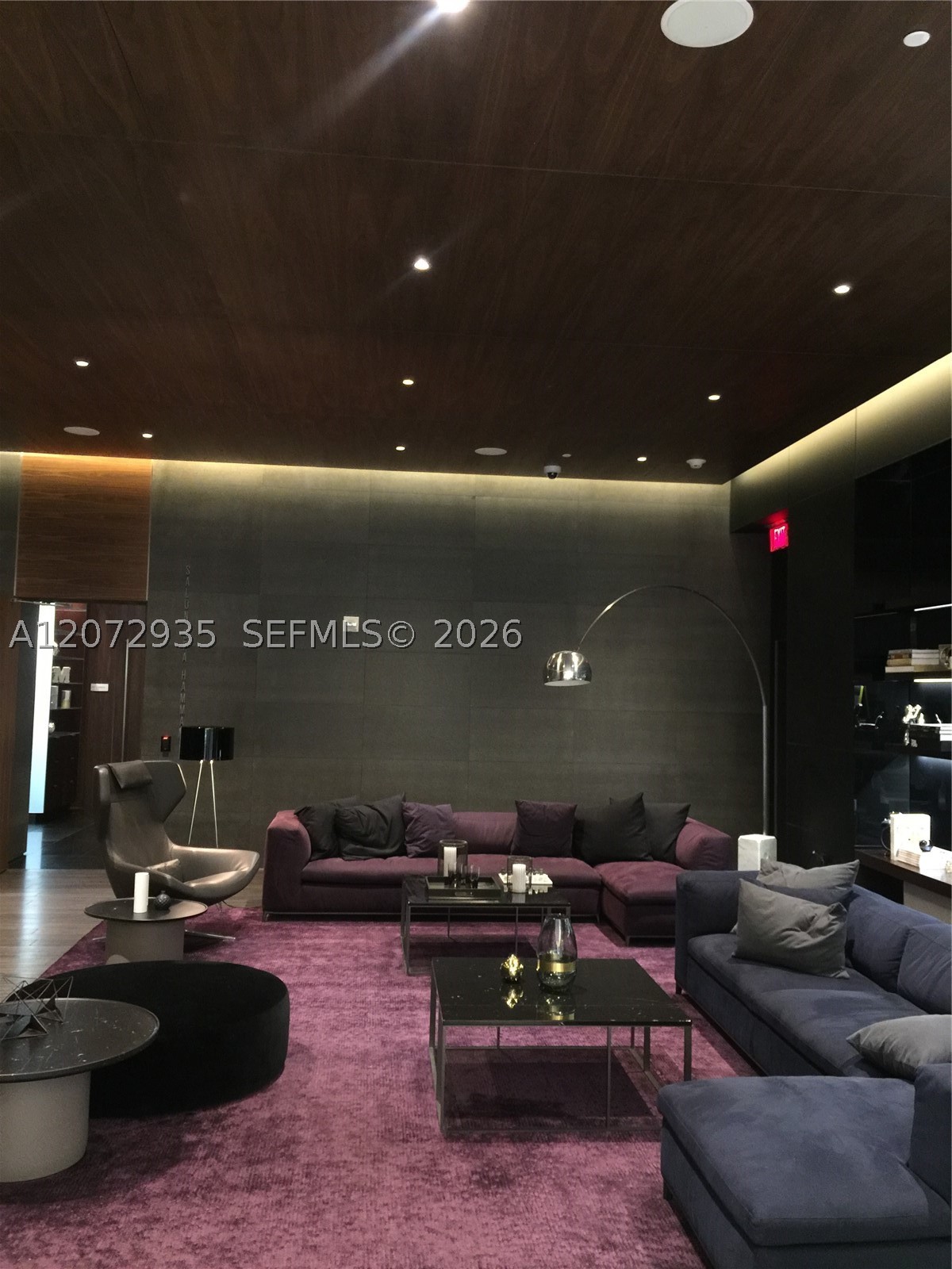 68 SE 6th St #1207, Miami FL 33131