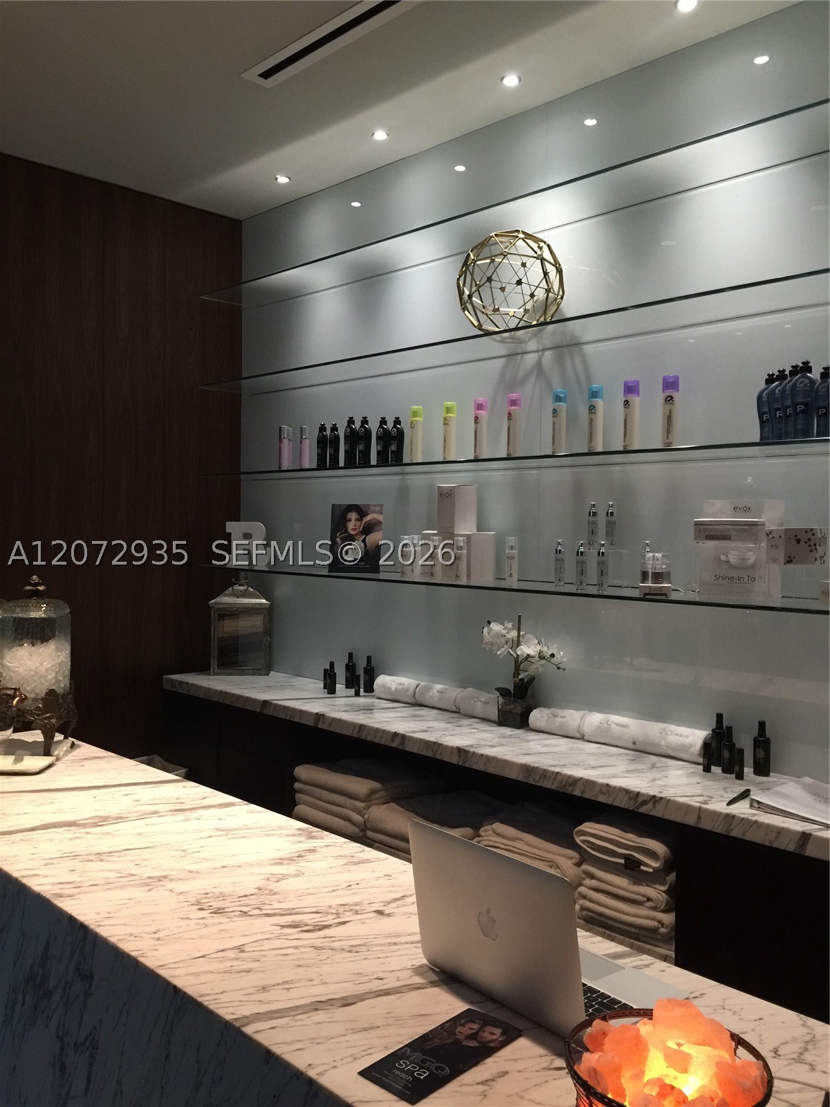 68 SE 6th St #1207, Miami FL 33131
