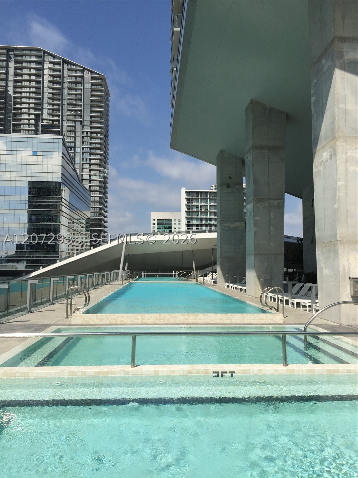 68 SE 6th St #1207, Miami FL 33131