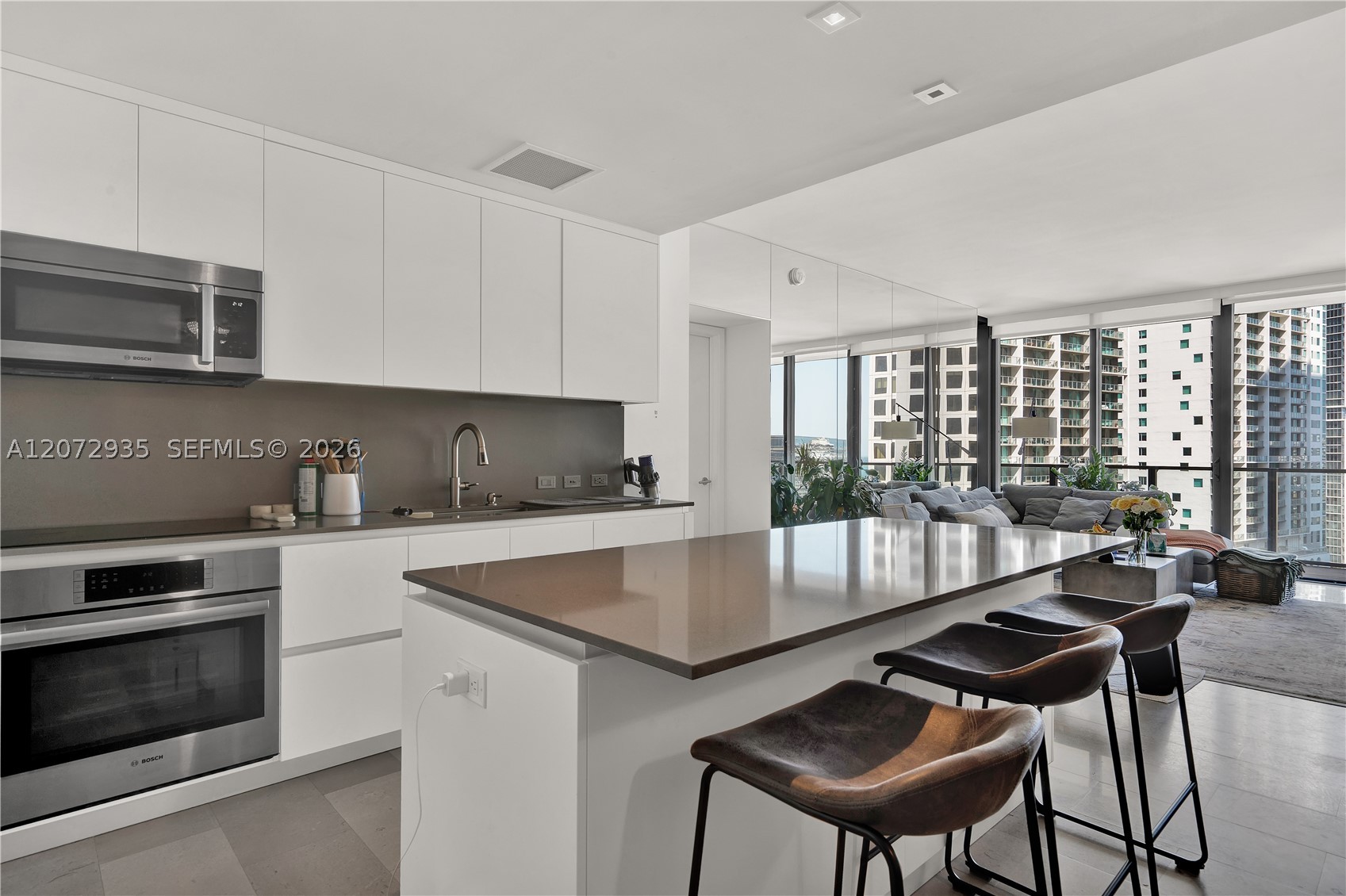68 SE 6th St #1207, Miami FL 33131