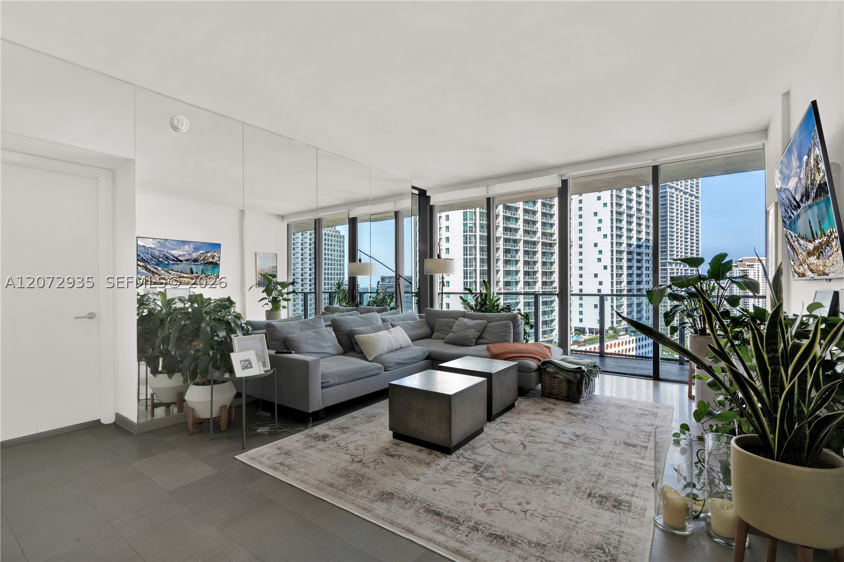 68 SE 6th St #1207, Miami FL 33131