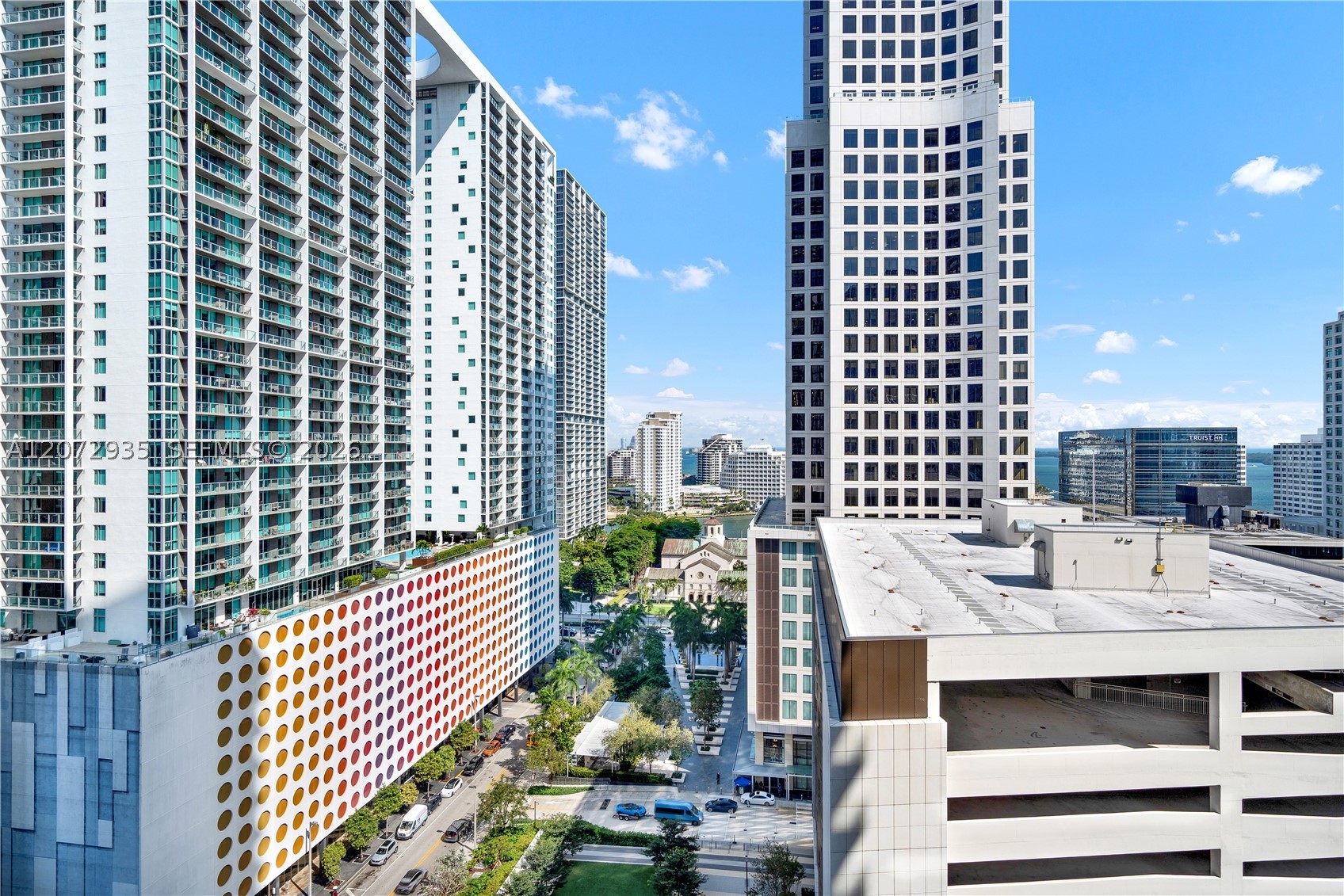 68 SE 6th St #1207, Miami FL 33131