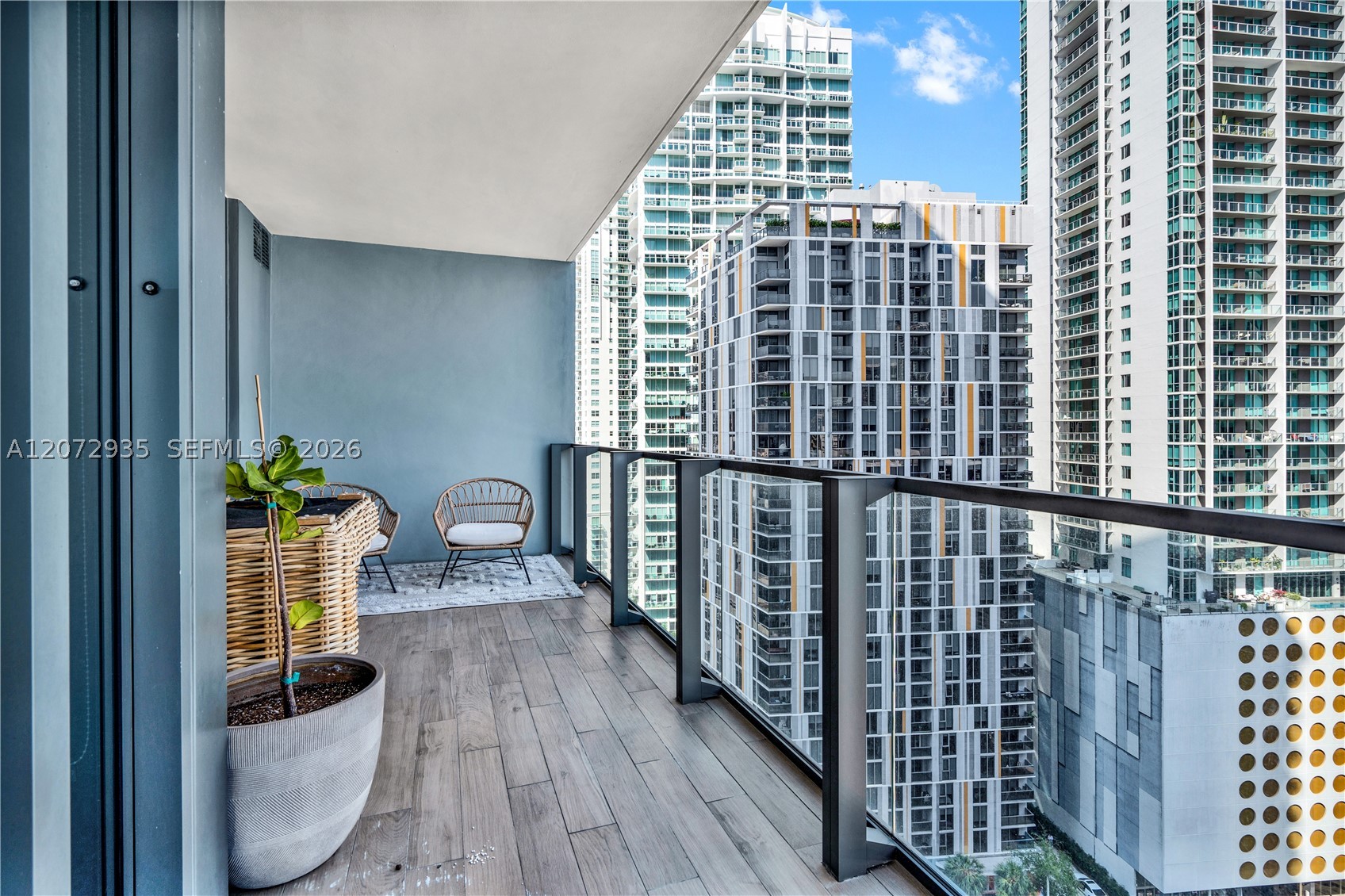 68 SE 6th St #1207, Miami FL 33131