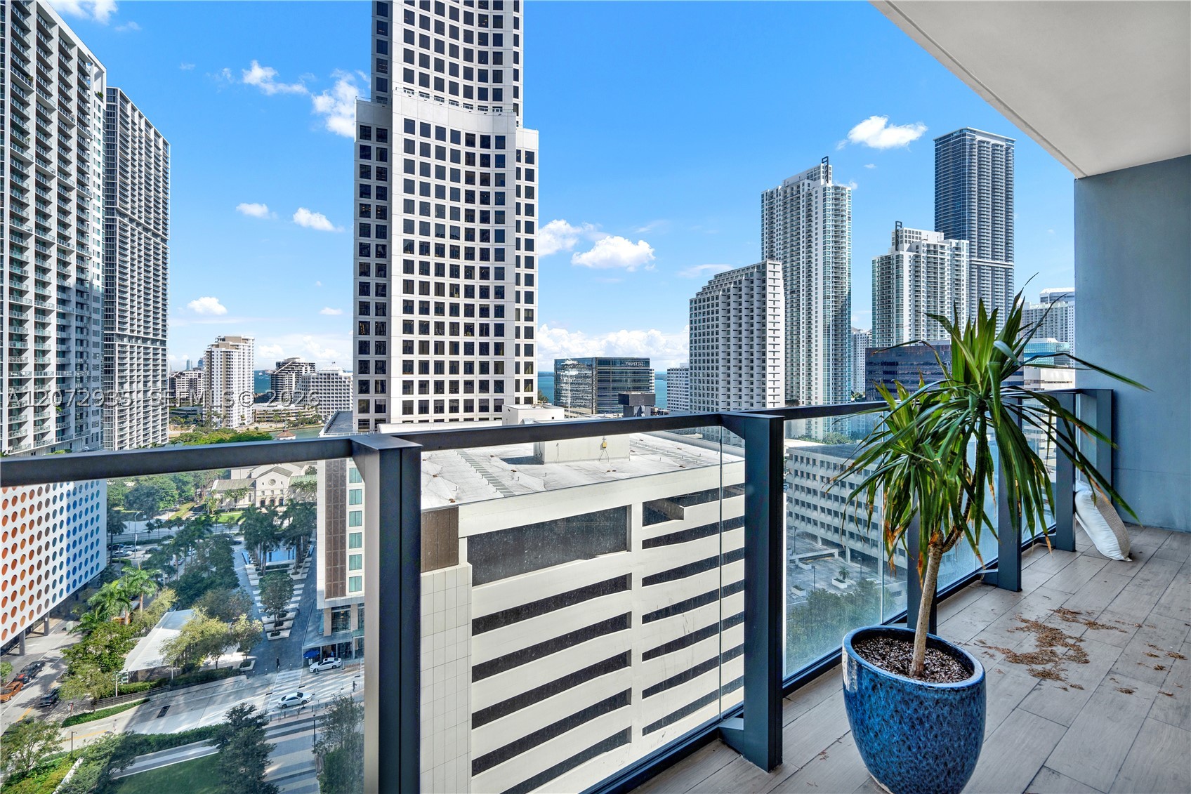 68 SE 6th St #1207, Miami FL 33131
