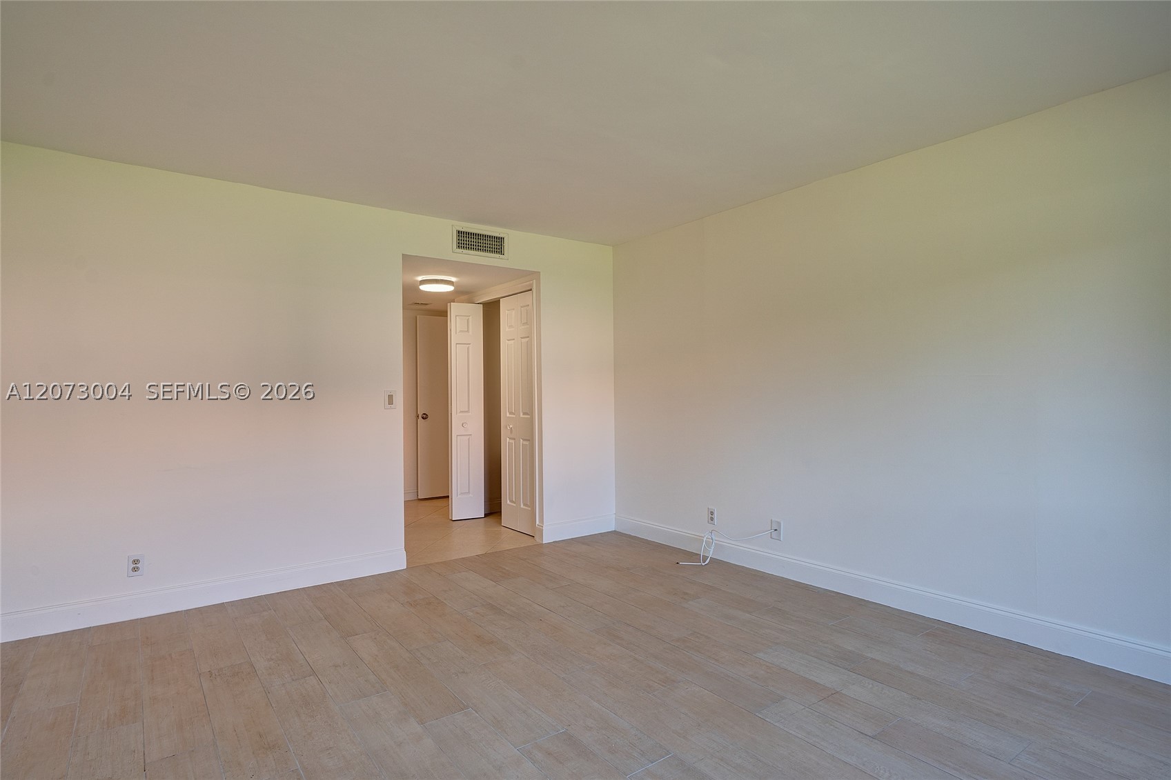 231 Lakeview Drive #103, Weston FL 33326