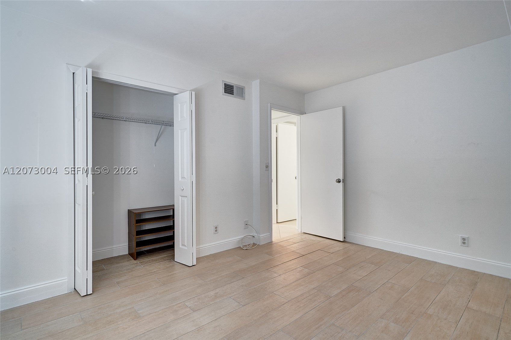 231 Lakeview Drive #103, Weston FL 33326