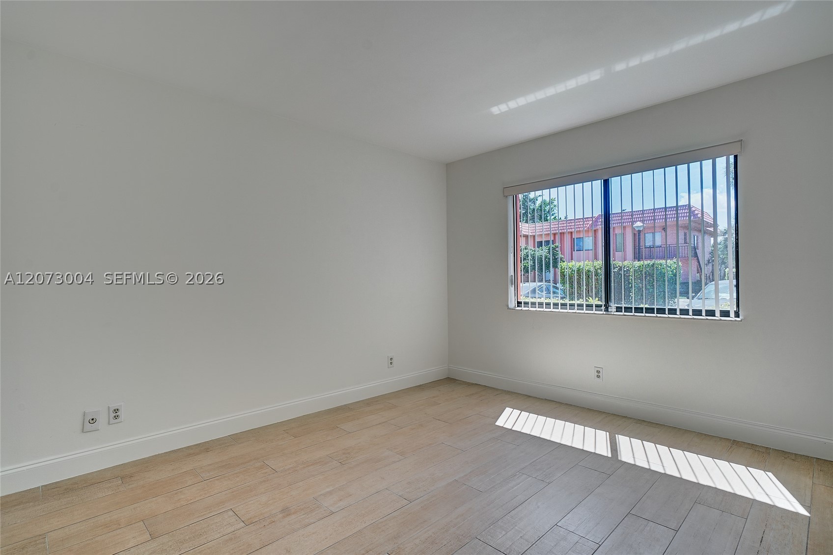 231 Lakeview Drive #103, Weston FL 33326