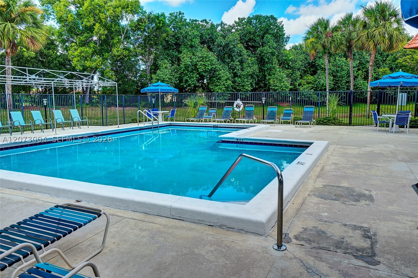 231 Lakeview Drive #103, Weston FL 33326