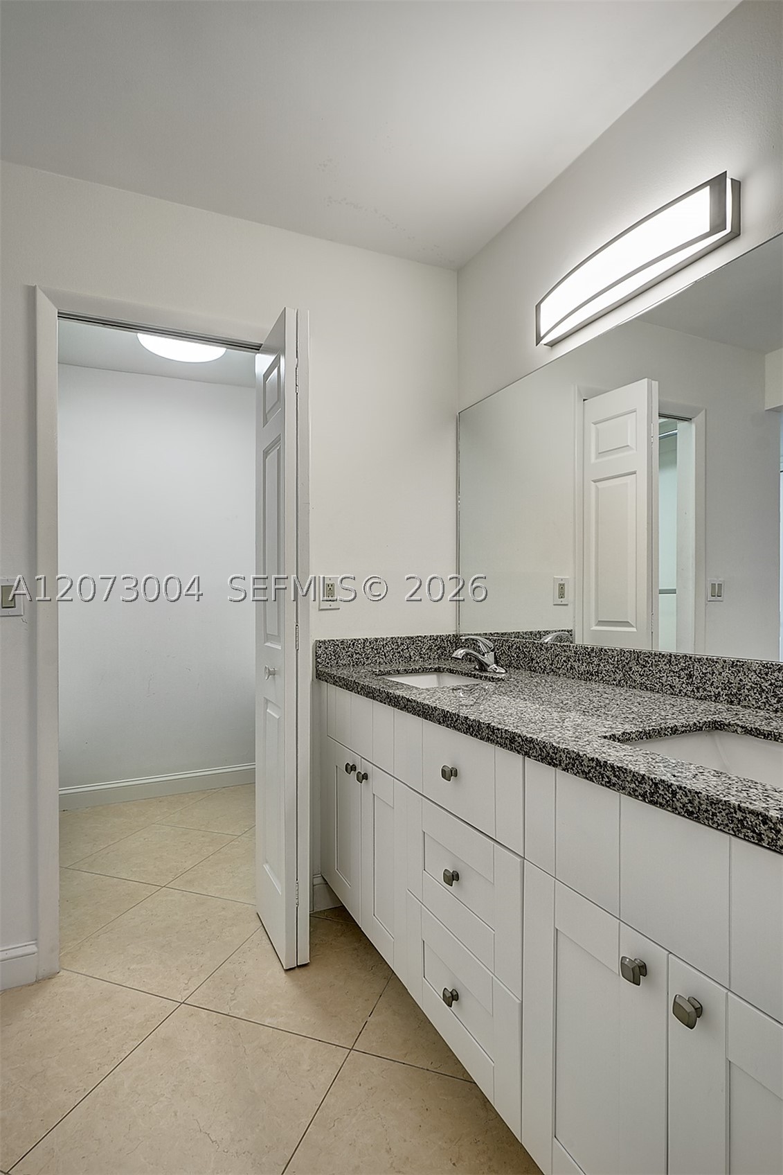 231 Lakeview Drive #103, Weston FL 33326