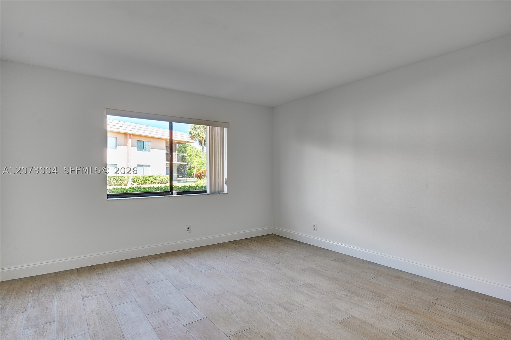 231 Lakeview Drive #103, Weston FL 33326