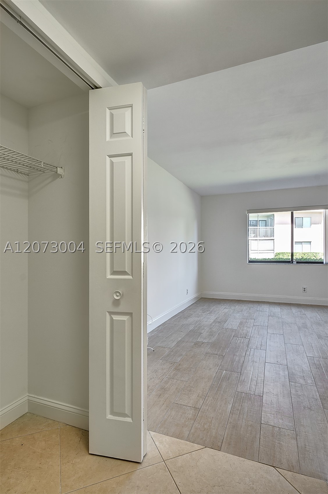 231 Lakeview Drive #103, Weston FL 33326