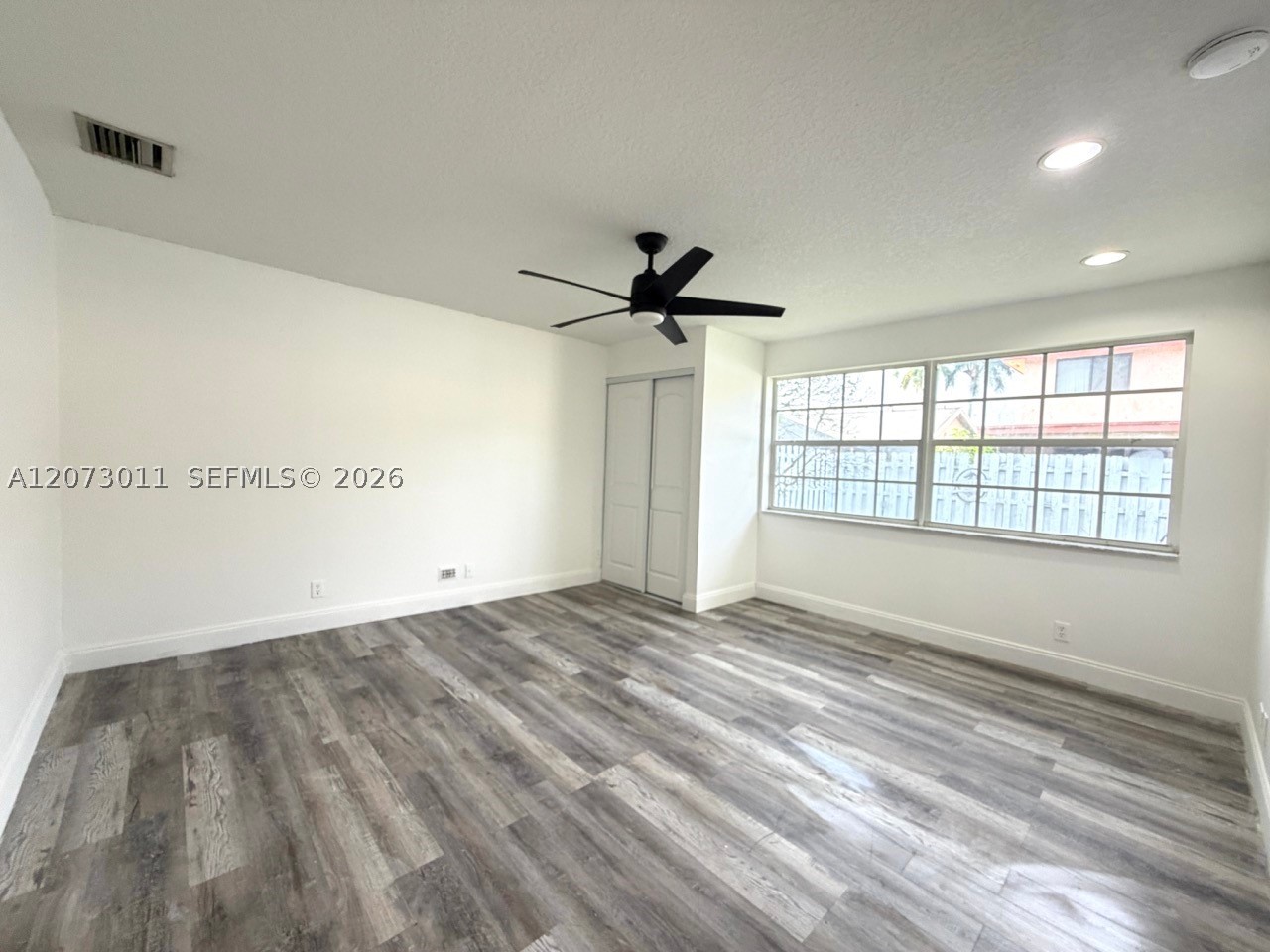 11641 NW 42nd St, Sunrise FL 33323