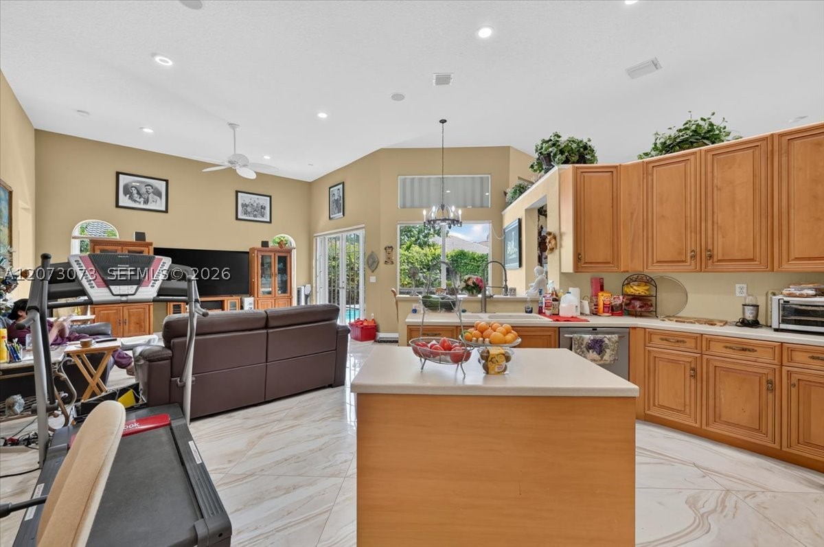 13845 NW 20th St, Pembroke Pines FL 33028