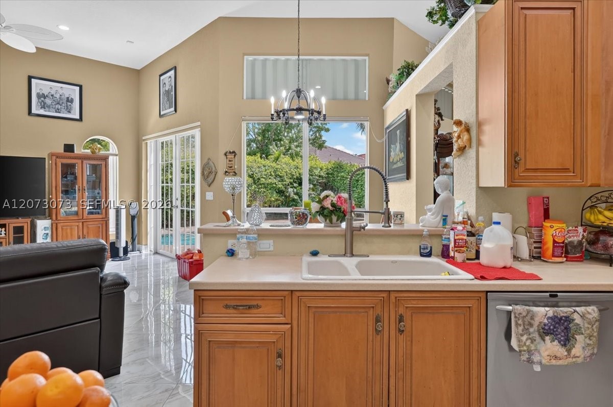 13845 NW 20th St, Pembroke Pines FL 33028