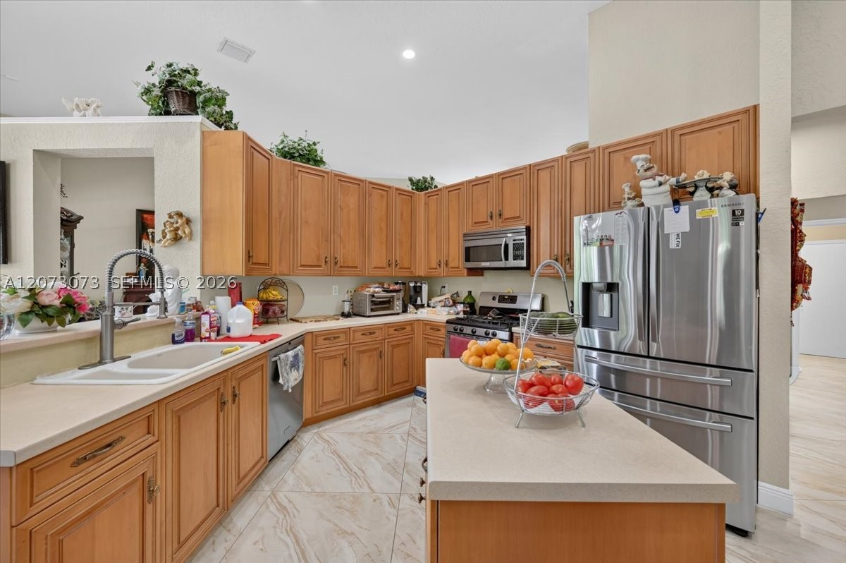 13845 NW 20th St, Pembroke Pines FL 33028