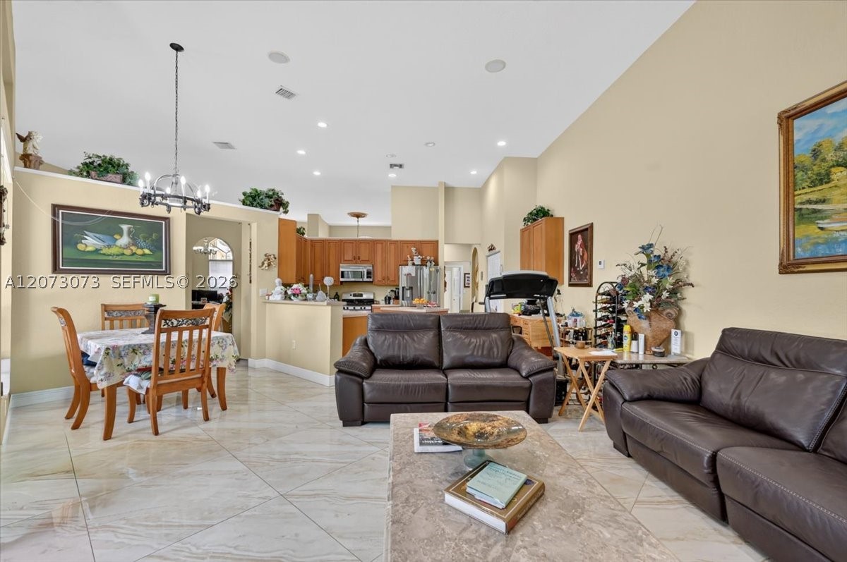 13845 NW 20th St, Pembroke Pines FL 33028