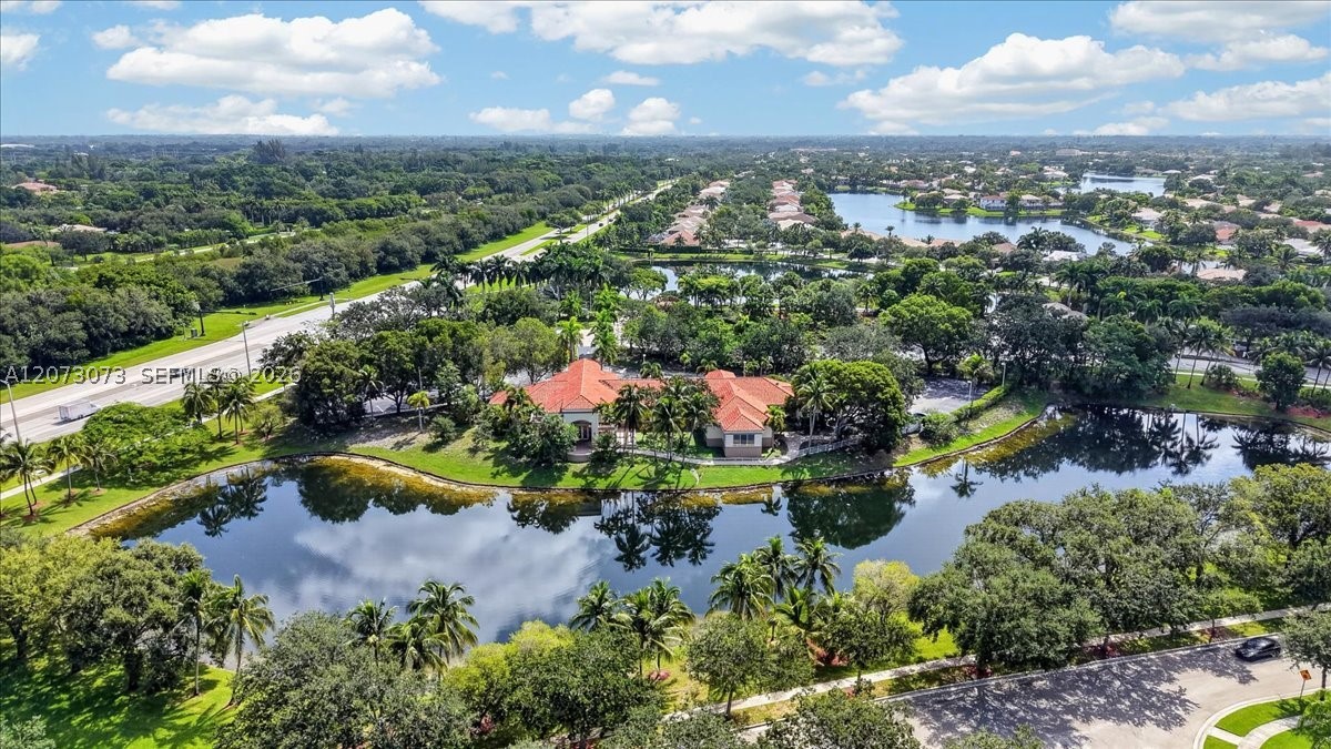 13845 NW 20th St, Pembroke Pines FL 33028