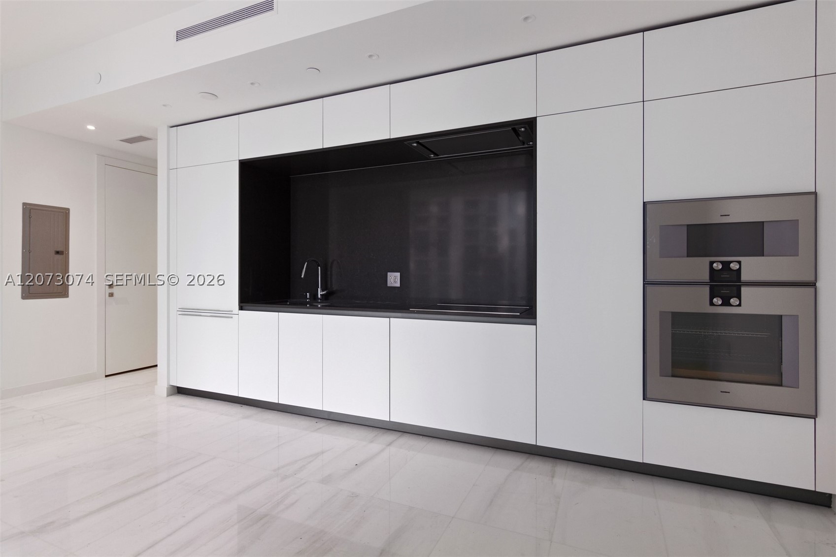 300 Biscayne Boulevard Way #2608W, Miami FL 33131
