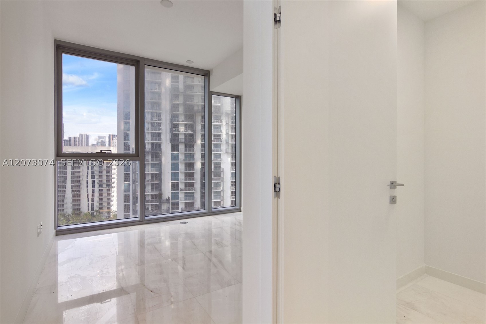 300 Biscayne Boulevard Way #2608W, Miami FL 33131