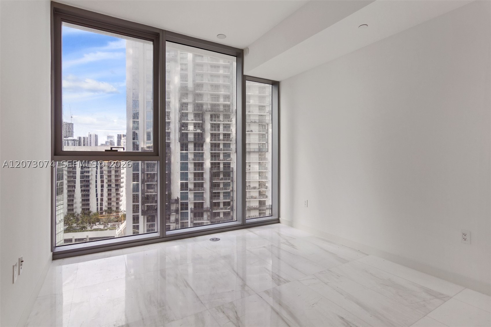 300 Biscayne Boulevard Way #2608W, Miami FL 33131