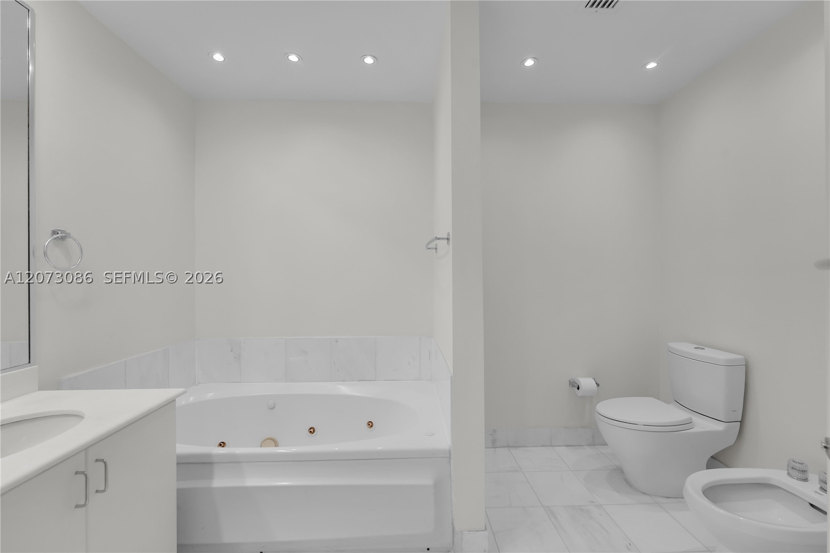 1 Century Ln #202, Miami Beach FL 33139