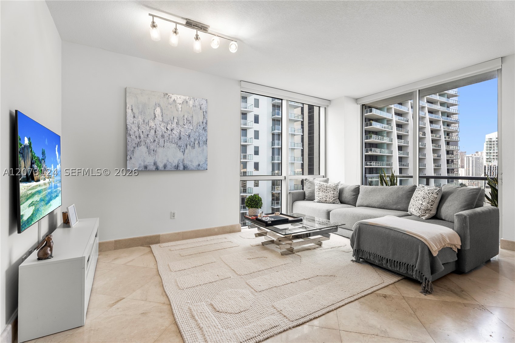 1060 Brickell Ave #2117, Miami FL 33131
