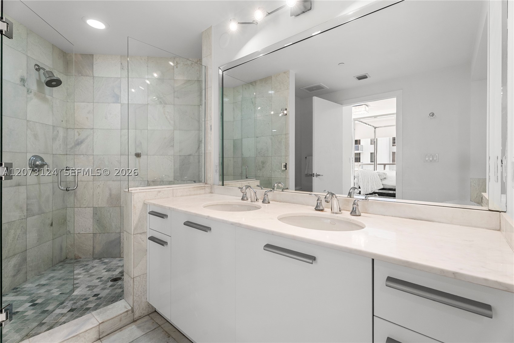 1060 Brickell Ave #2117, Miami FL 33131