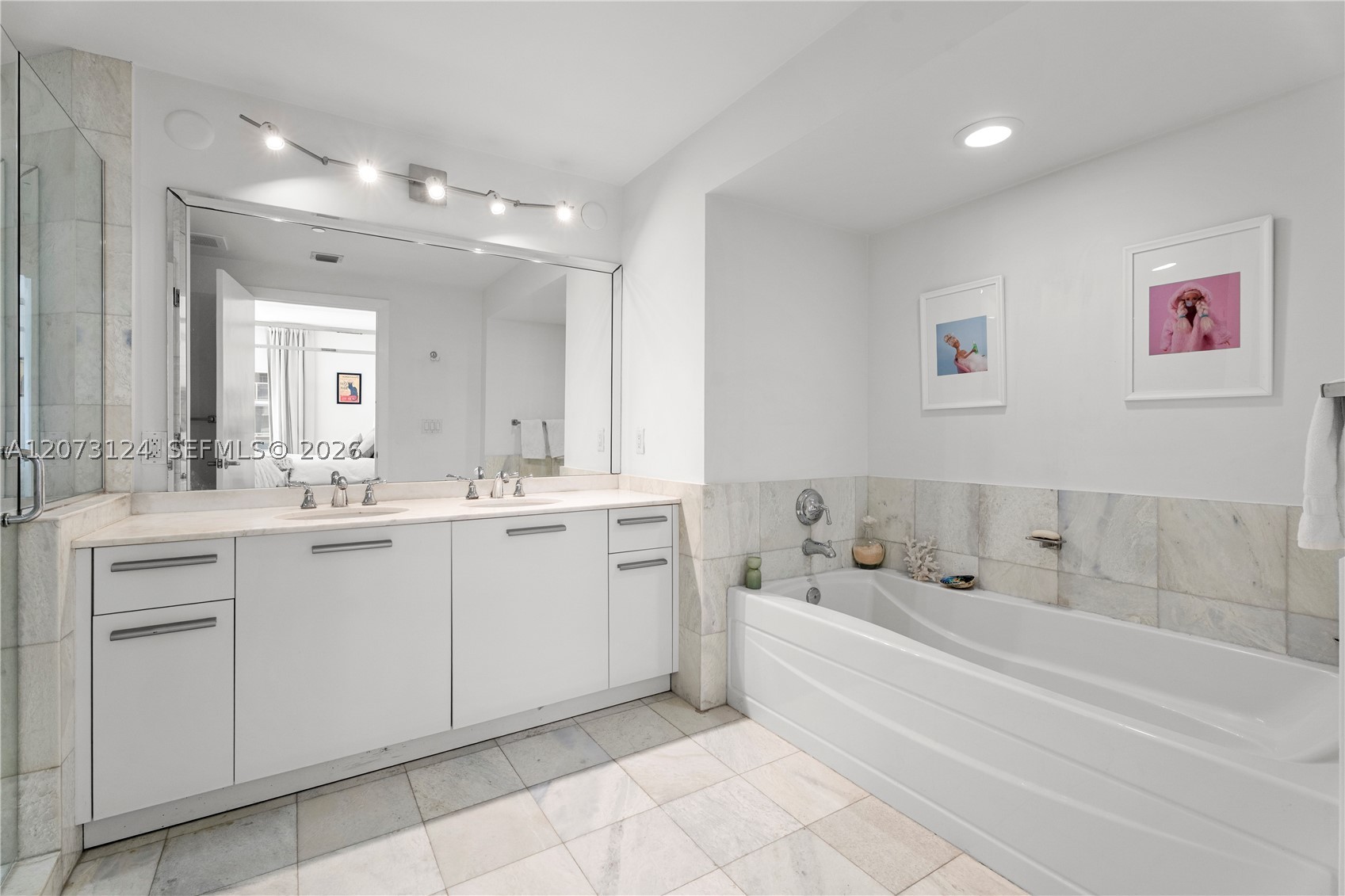 1060 Brickell Ave #2117, Miami FL 33131