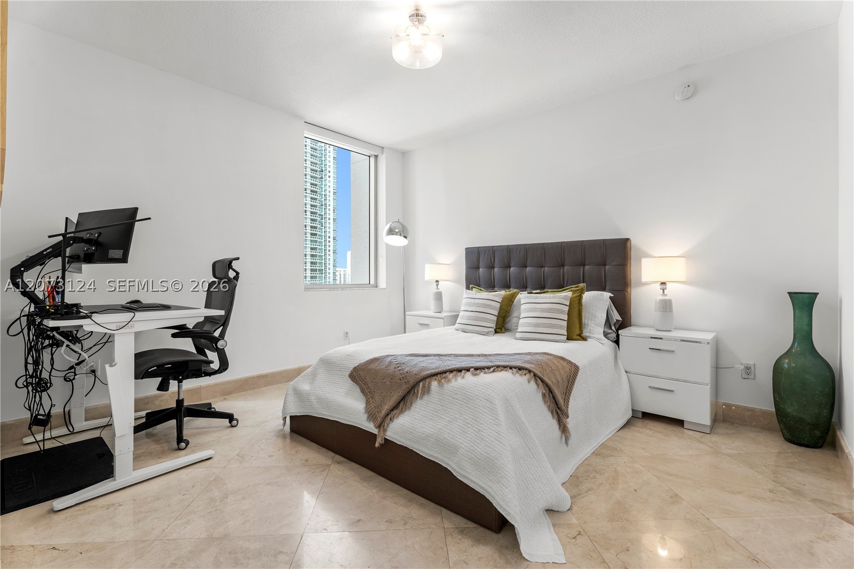 1060 Brickell Ave #2117, Miami FL 33131