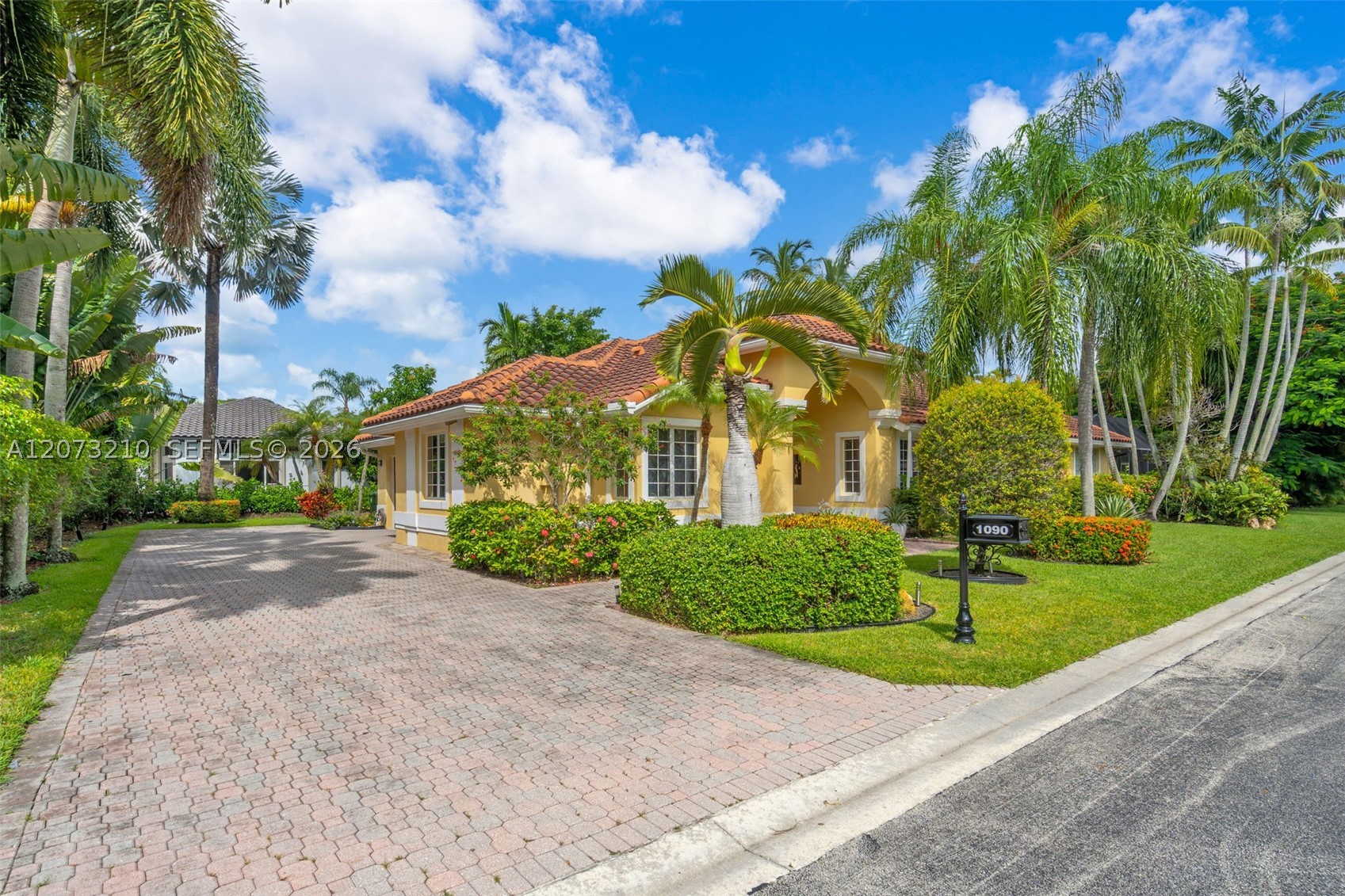 1090 SW 156th Ave, Pembroke Pines FL 33027