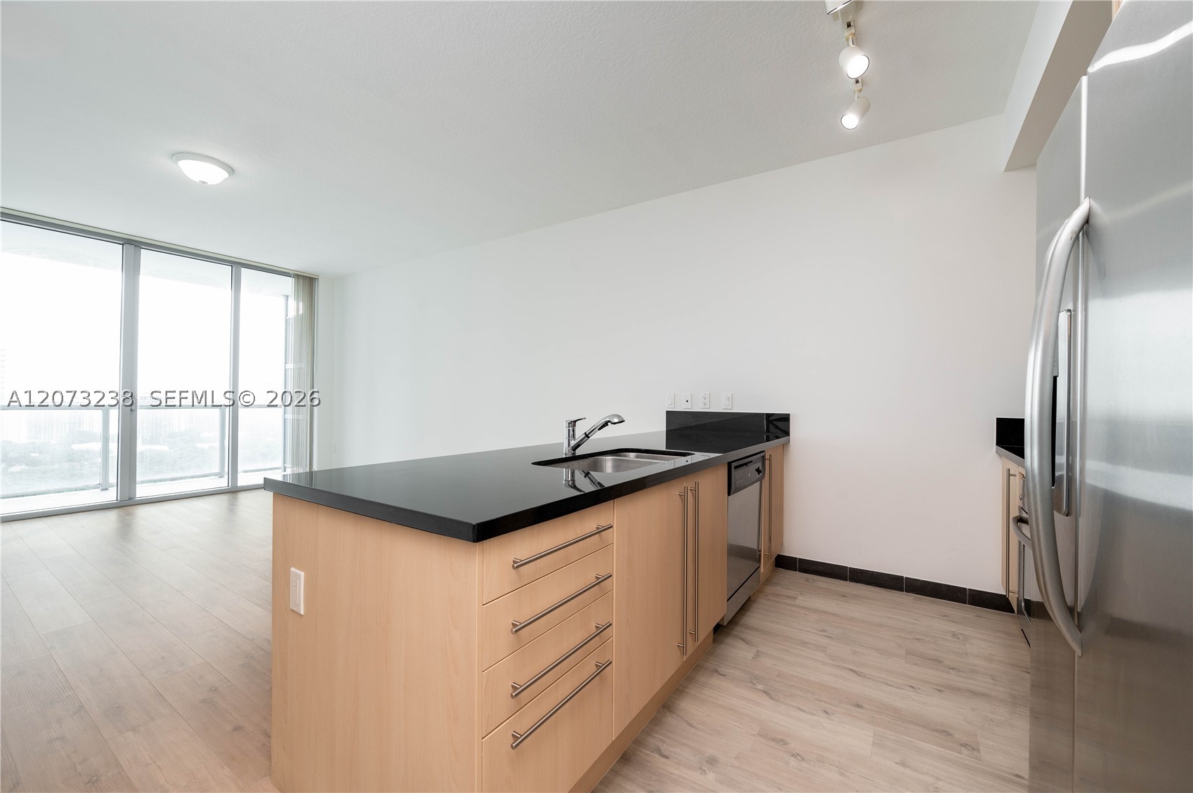 79 SW 12th St #2602-S, Miami FL 33130