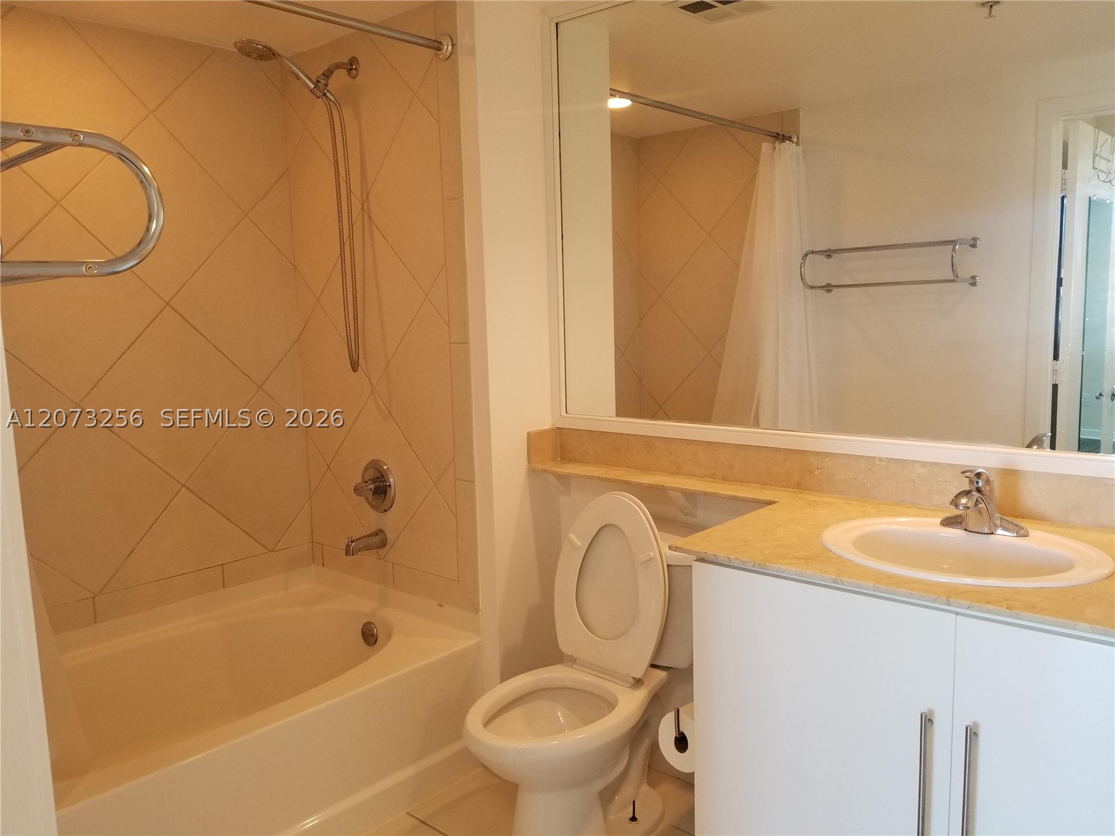 335 S Biscayne Blvd #3802, Miami FL 33131