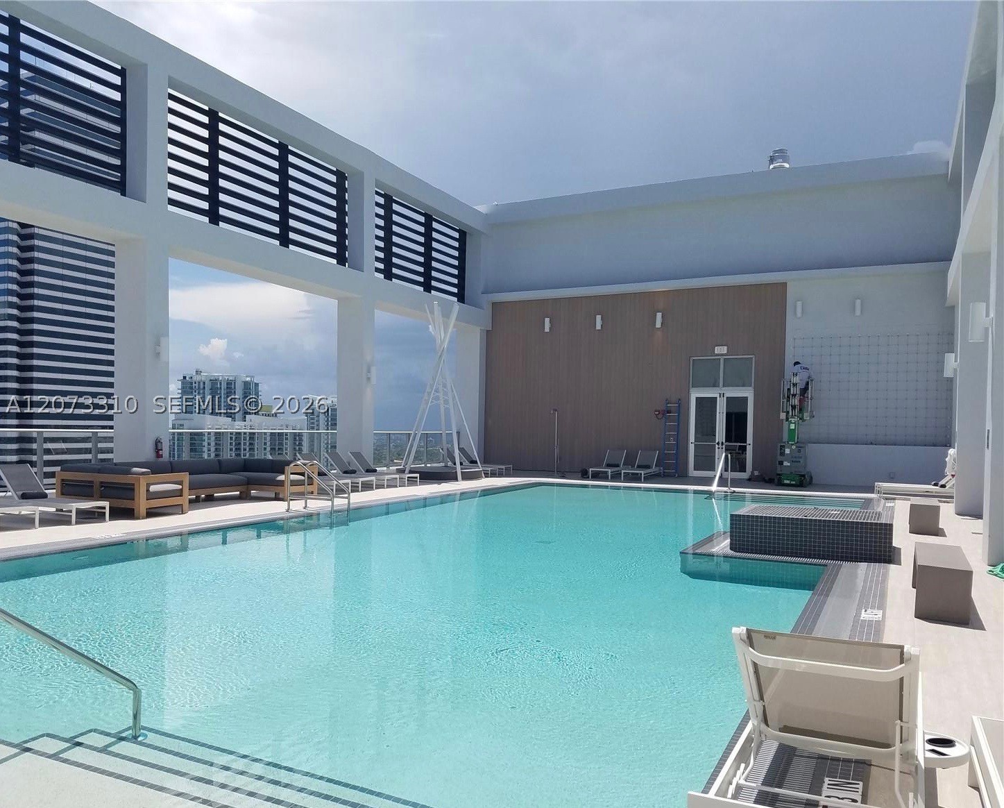 151 SE 1 St #PH 10, Miami FL 33131