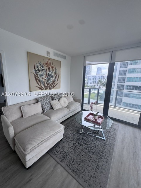 121 NE 34th St #1001, Miami FL 33137