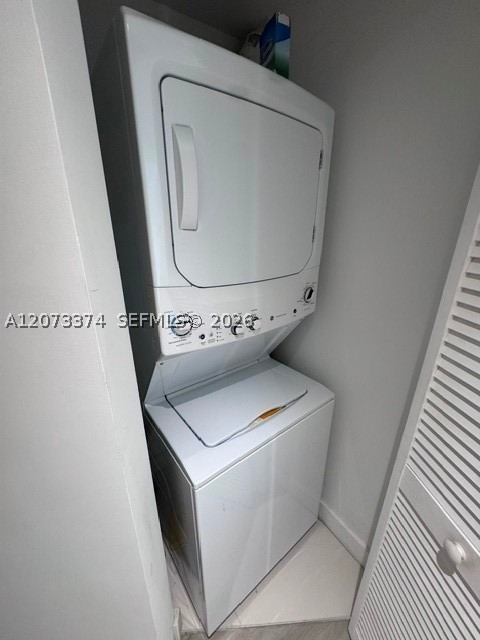 121 NE 34th St #1001, Miami FL 33137