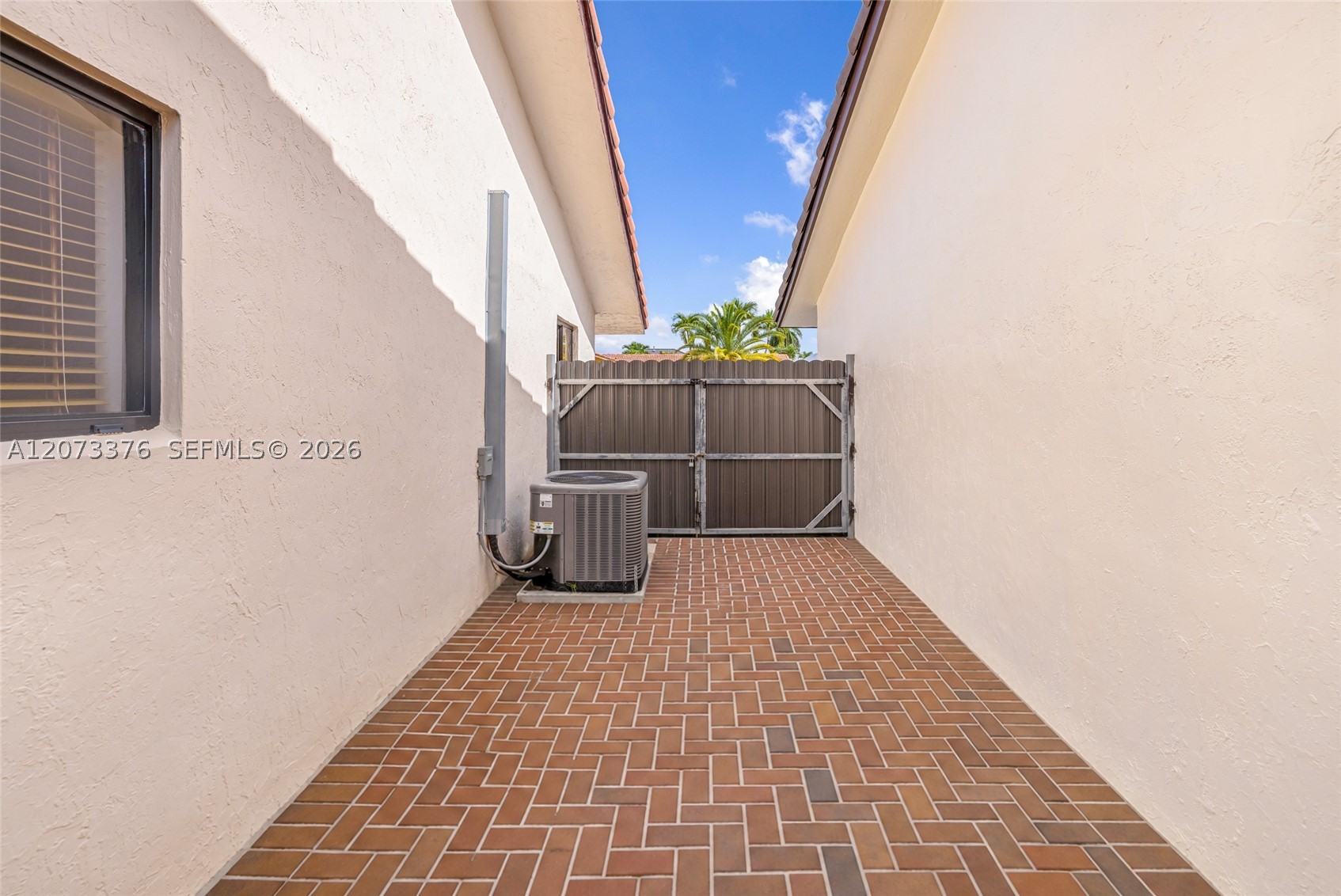 10212 NW 129th St, Hialeah Gardens FL 33018