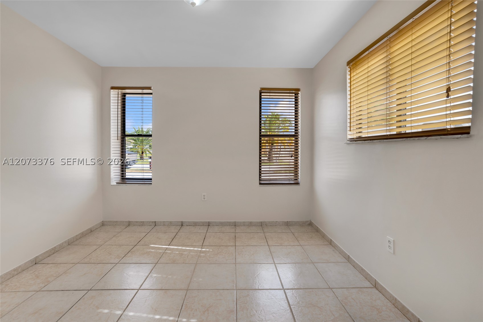 10212 NW 129th St, Hialeah Gardens FL 33018