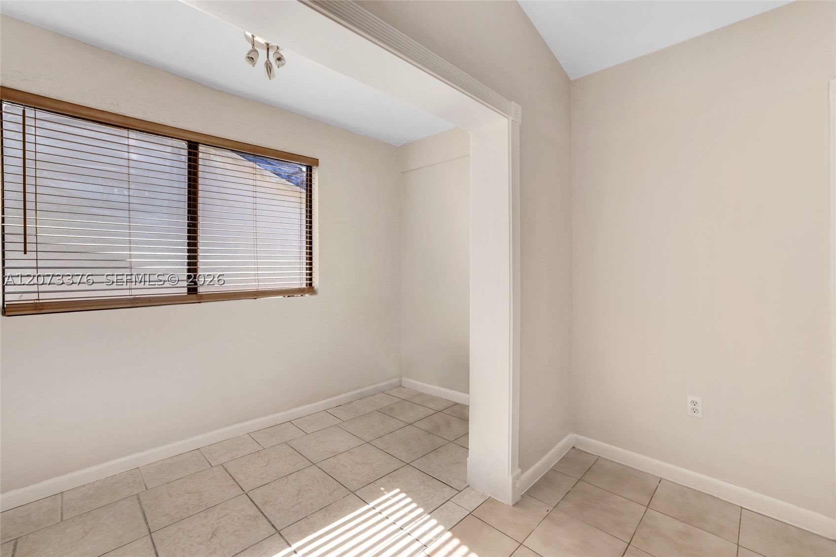 10212 NW 129th St, Hialeah Gardens FL 33018