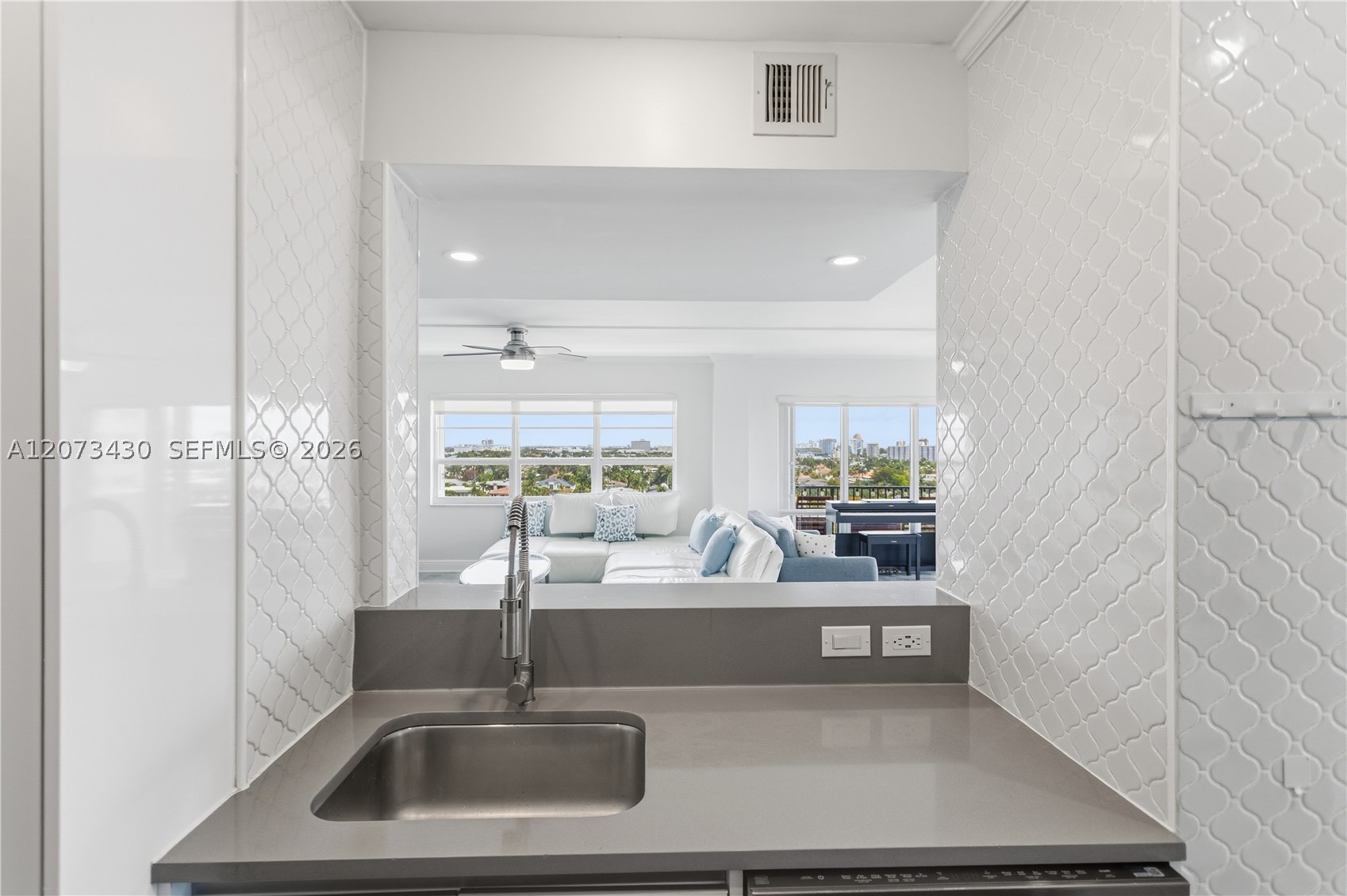 340 Sunset Dr #1210, Fort Lauderdale FL 33301