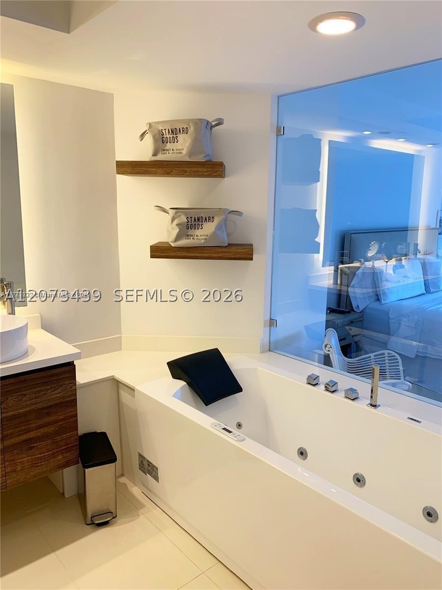 4779 Collins Ave #3708, Miami Beach FL 33140