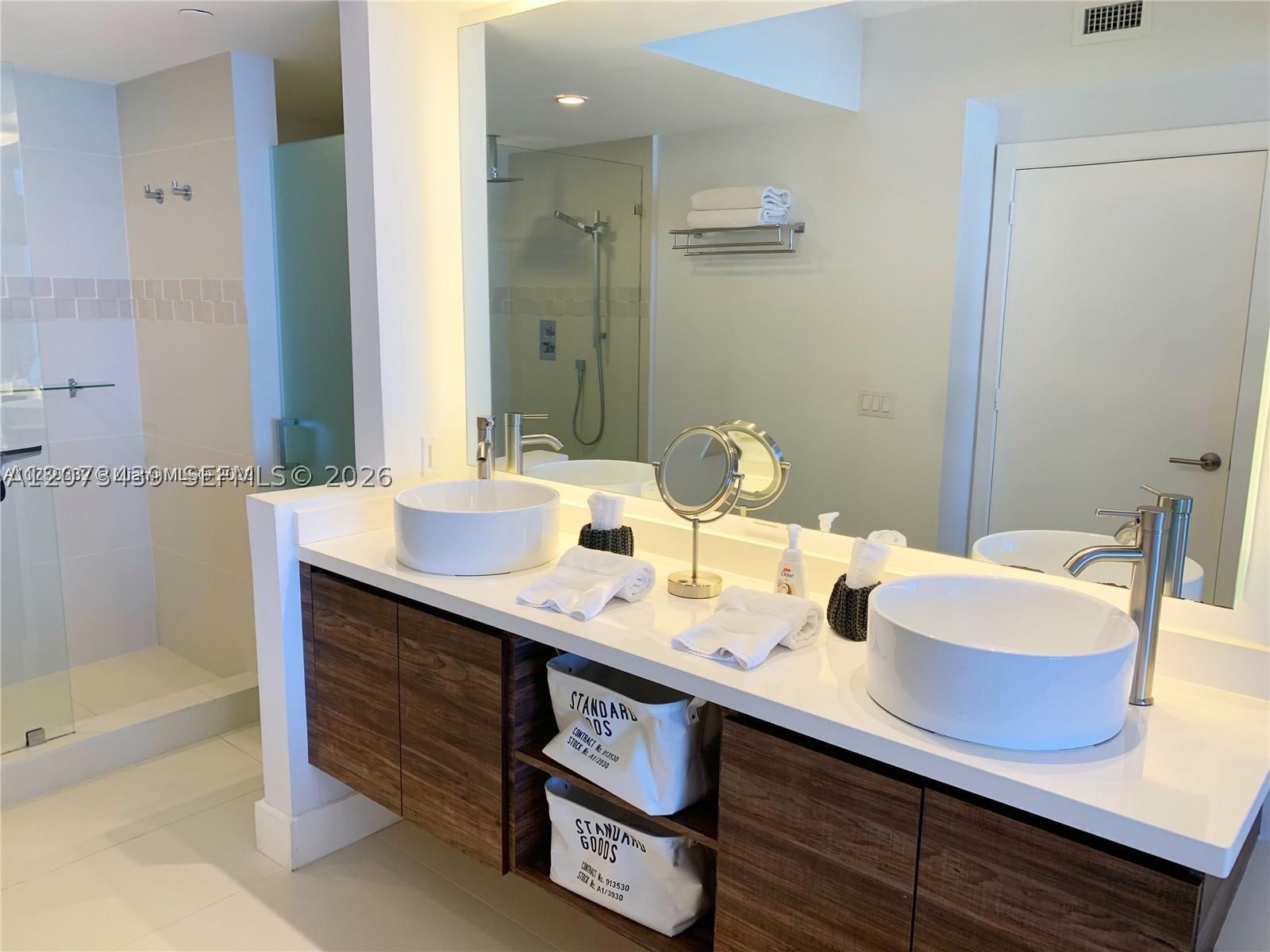 4779 Collins Ave #3708, Miami Beach FL 33140