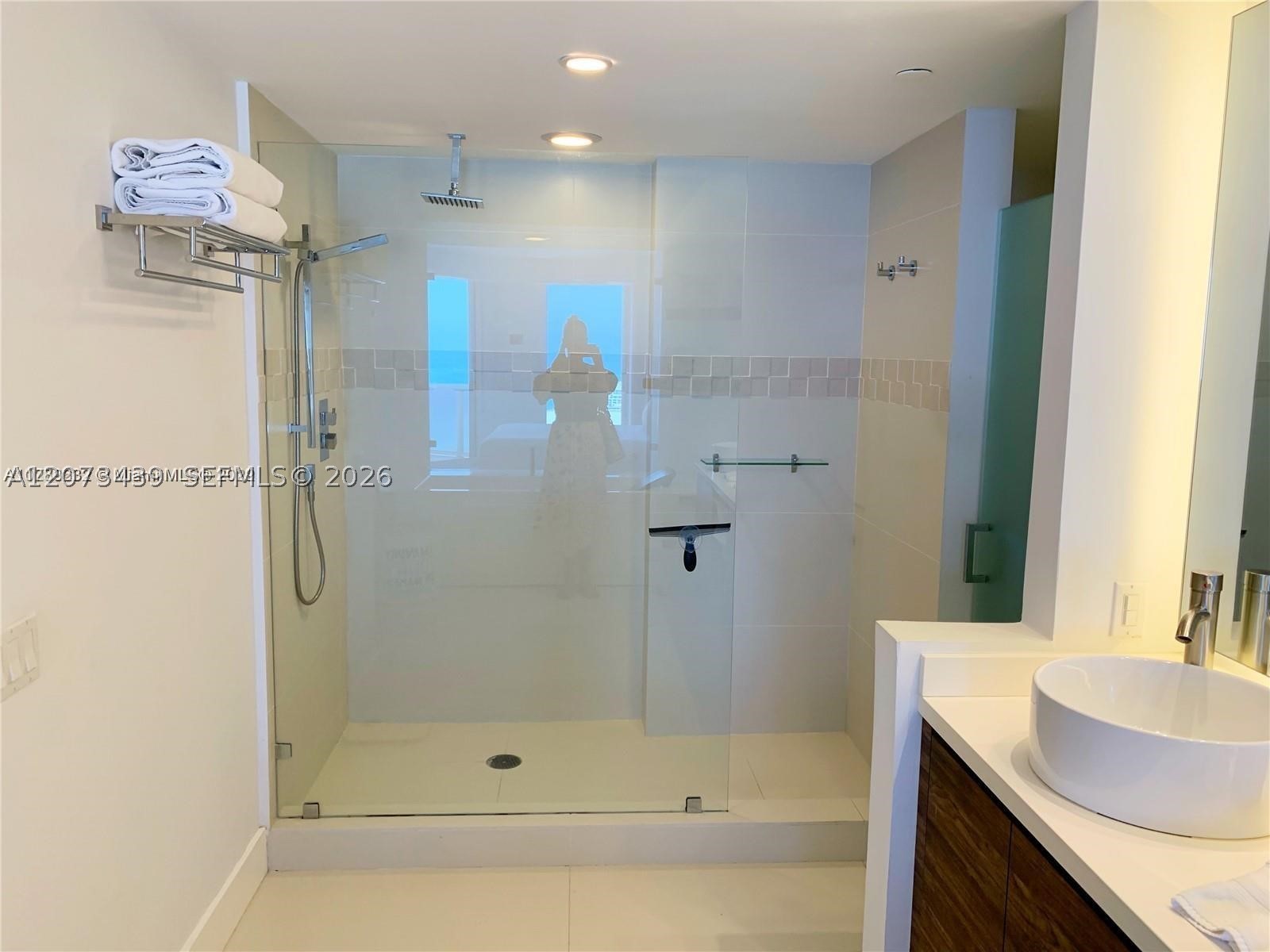 4779 Collins Ave #3708, Miami Beach FL 33140