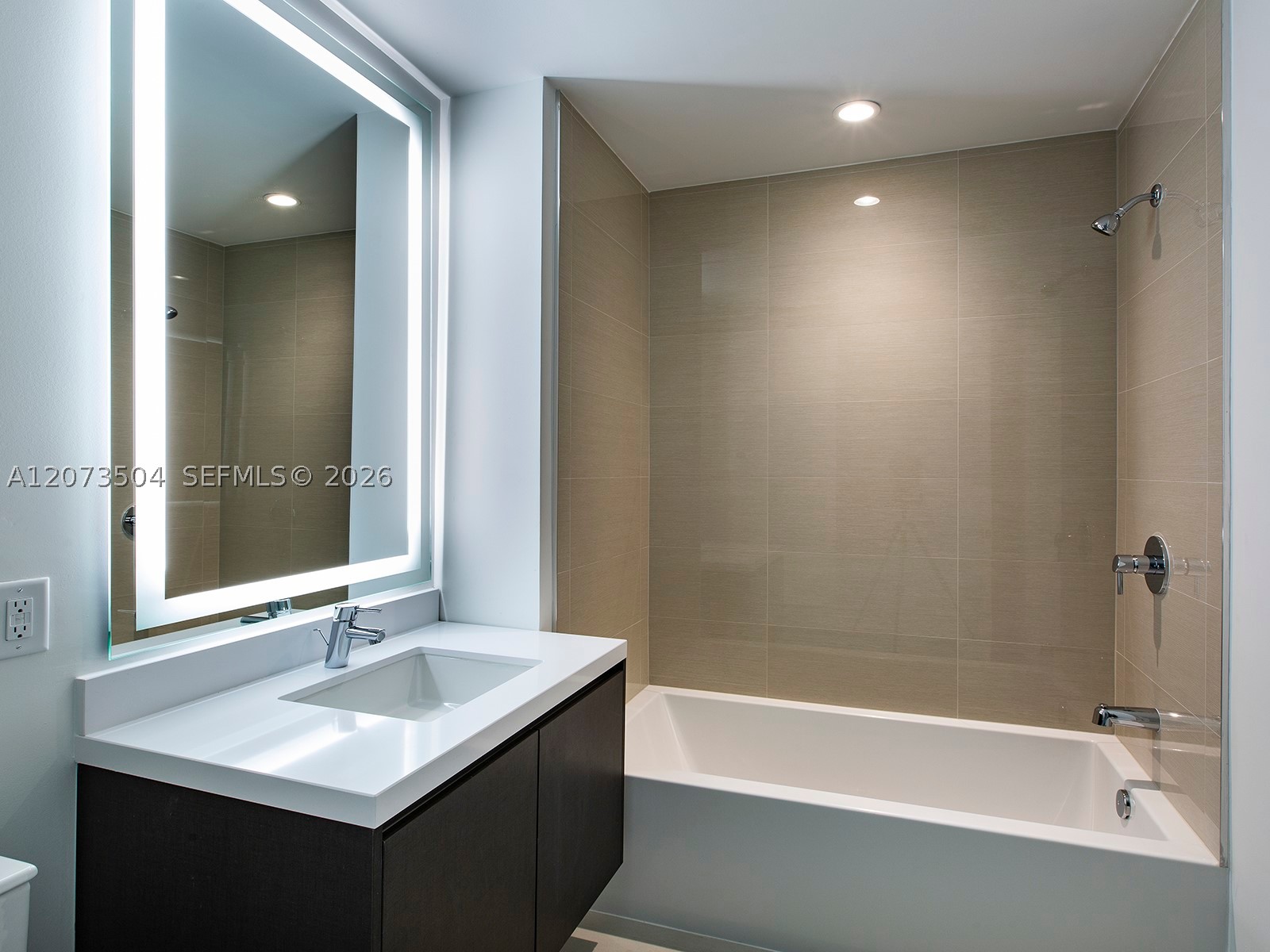 851 NE 1st Ave #PH5011, Miami FL 33132