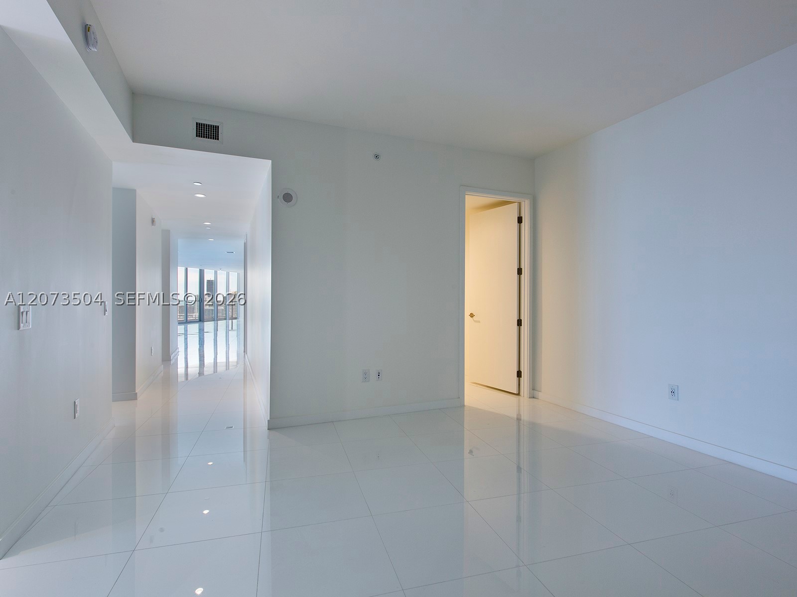 851 NE 1st Ave #PH5011, Miami FL 33132