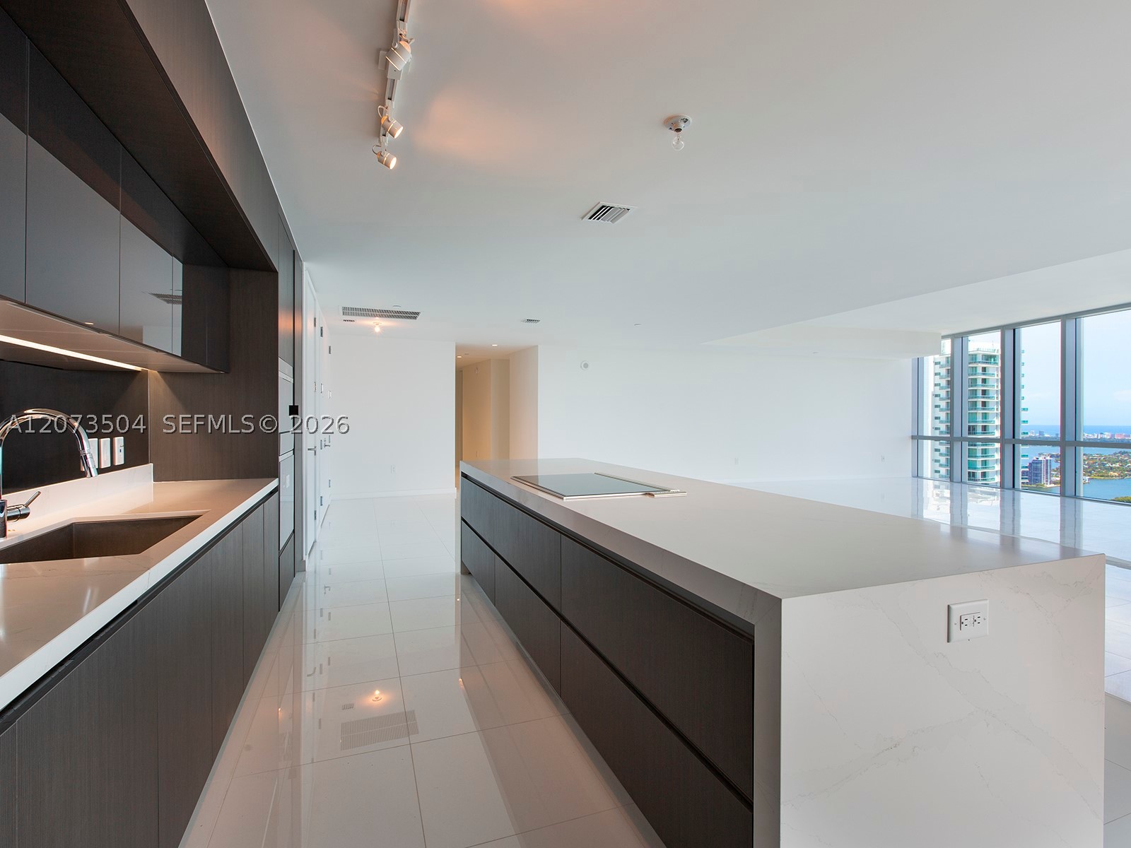 851 NE 1st Ave #PH5011, Miami FL 33132