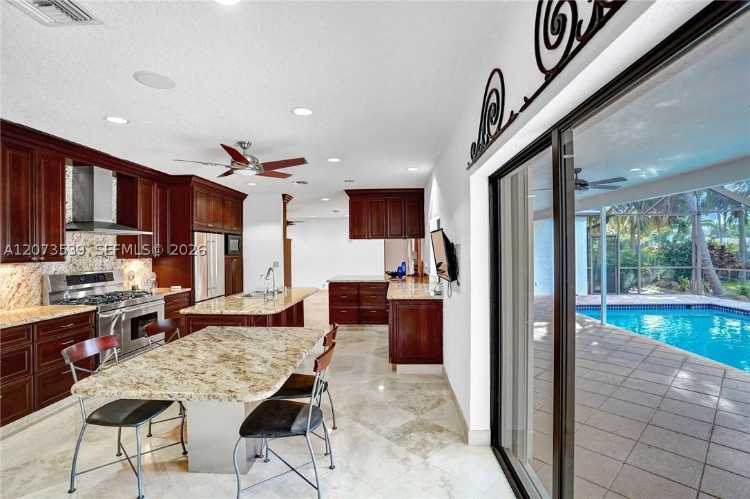 612 Hibiscus Dr, Hallandale Beach FL 33009