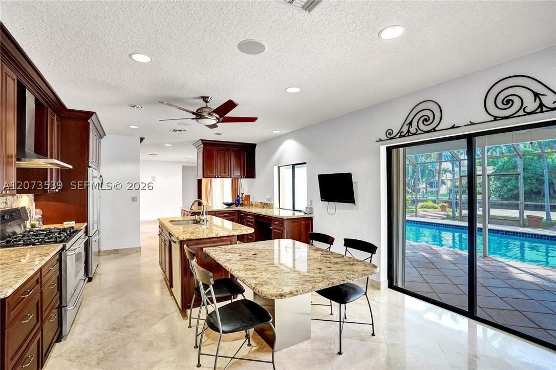 612 Hibiscus Dr, Hallandale Beach FL 33009